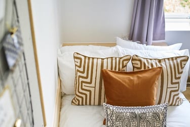 1 bed house, De Walden Way, City Centre, Bradford, BD71BD - Image 2